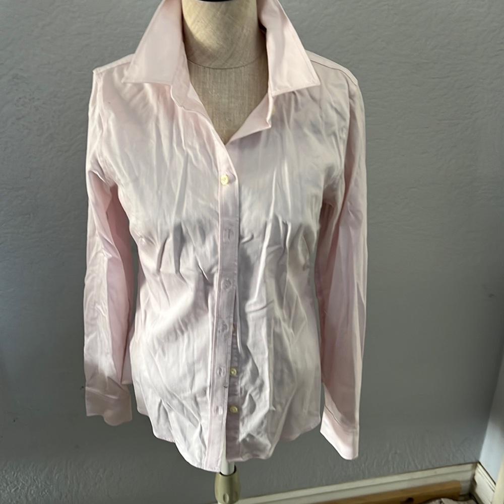 Banana republic button-down blouse. Size 6, color pink